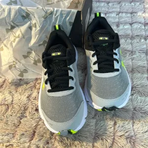 Under Armour Boys' Grade School Assert 10 Wide sneakers