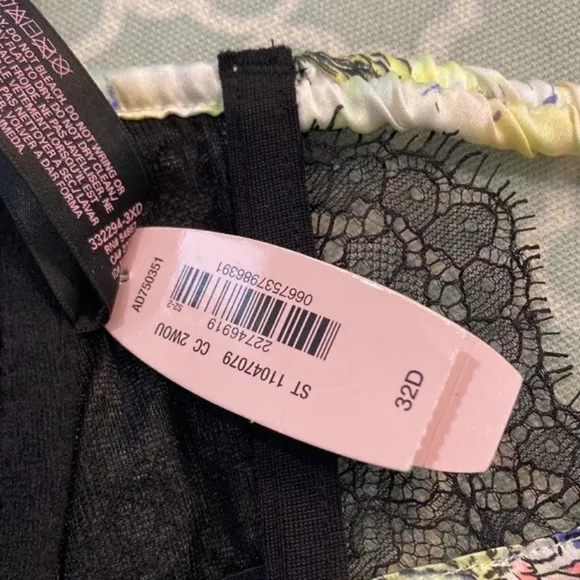 Victoria’s Secret Designer Floral Unlined Lace Silk 32D NWT