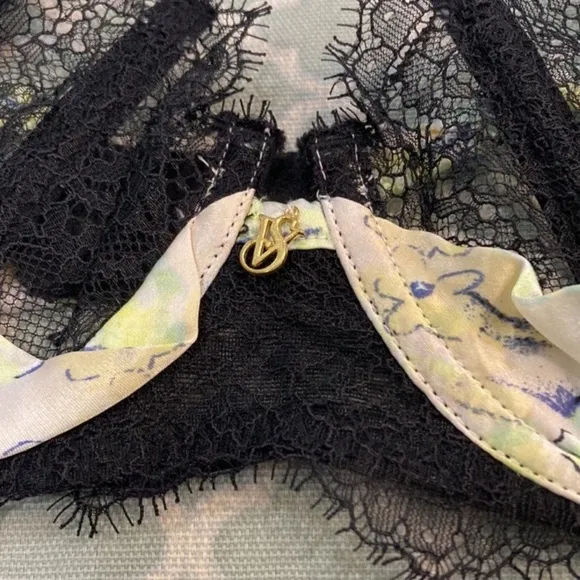 Victoria’s Secret Designer Floral Unlined Lace Silk 32D NWT