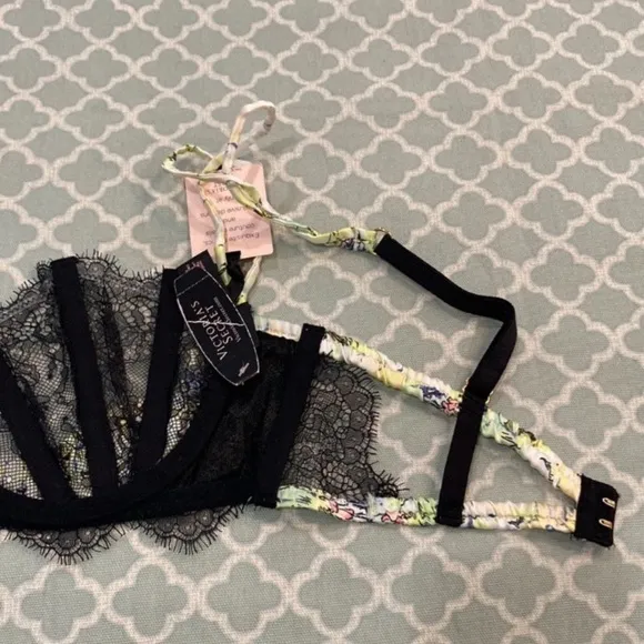 Victoria’s Secret Designer Floral Unlined Lace Silk 32D NWT
