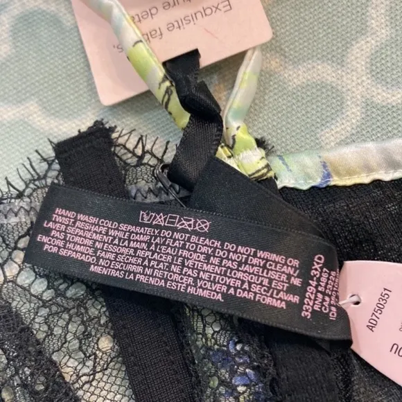 Victoria’s Secret Designer Floral Unlined Lace Silk 32D NWT