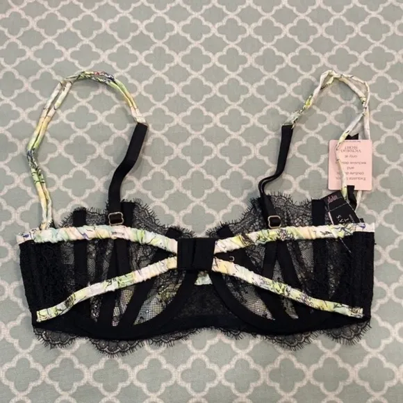 Victoria’s Secret Designer Floral Unlined Lace Silk 32D NWT