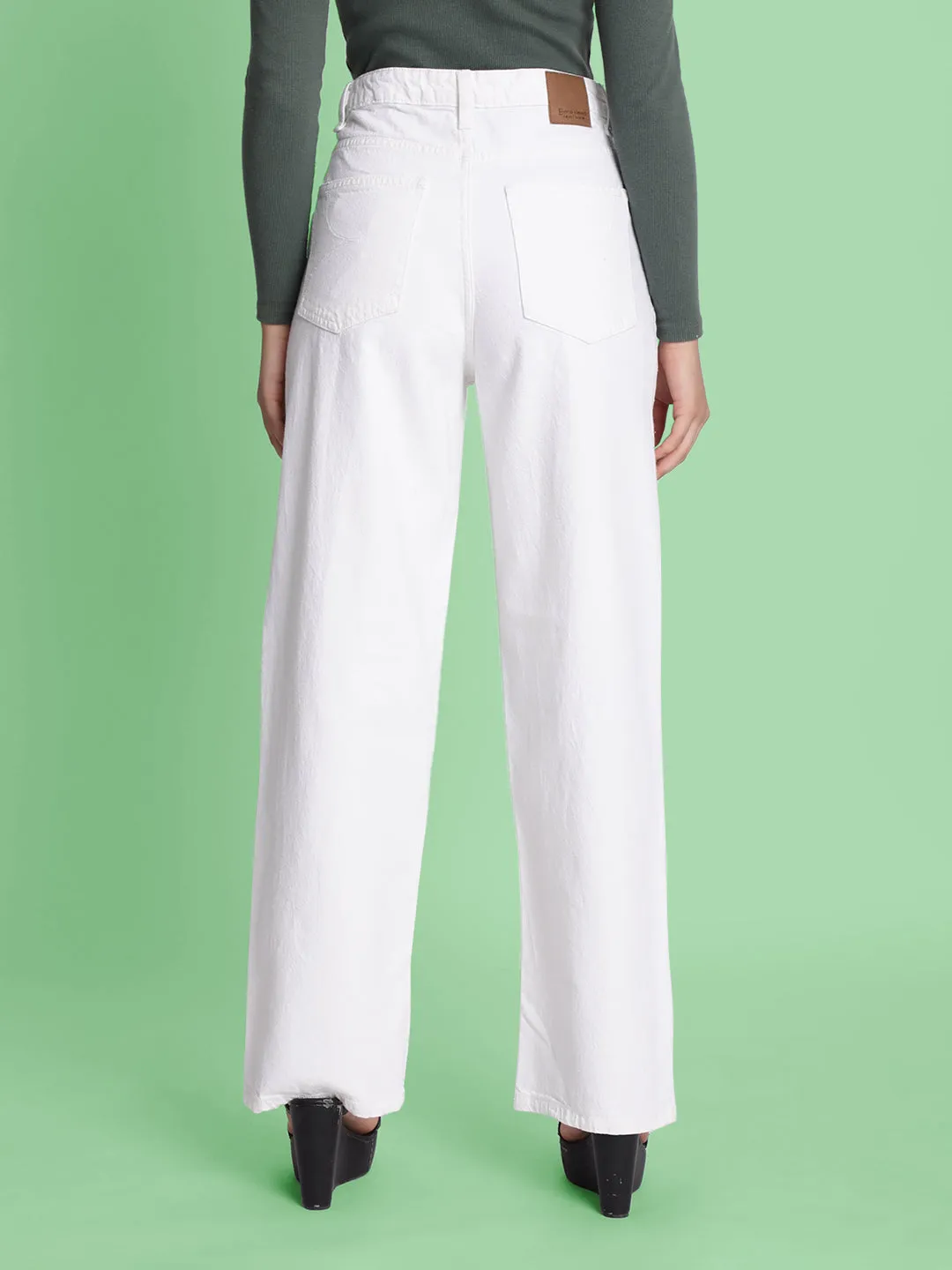 Women White Knee-Slash Relax Fit Jeans