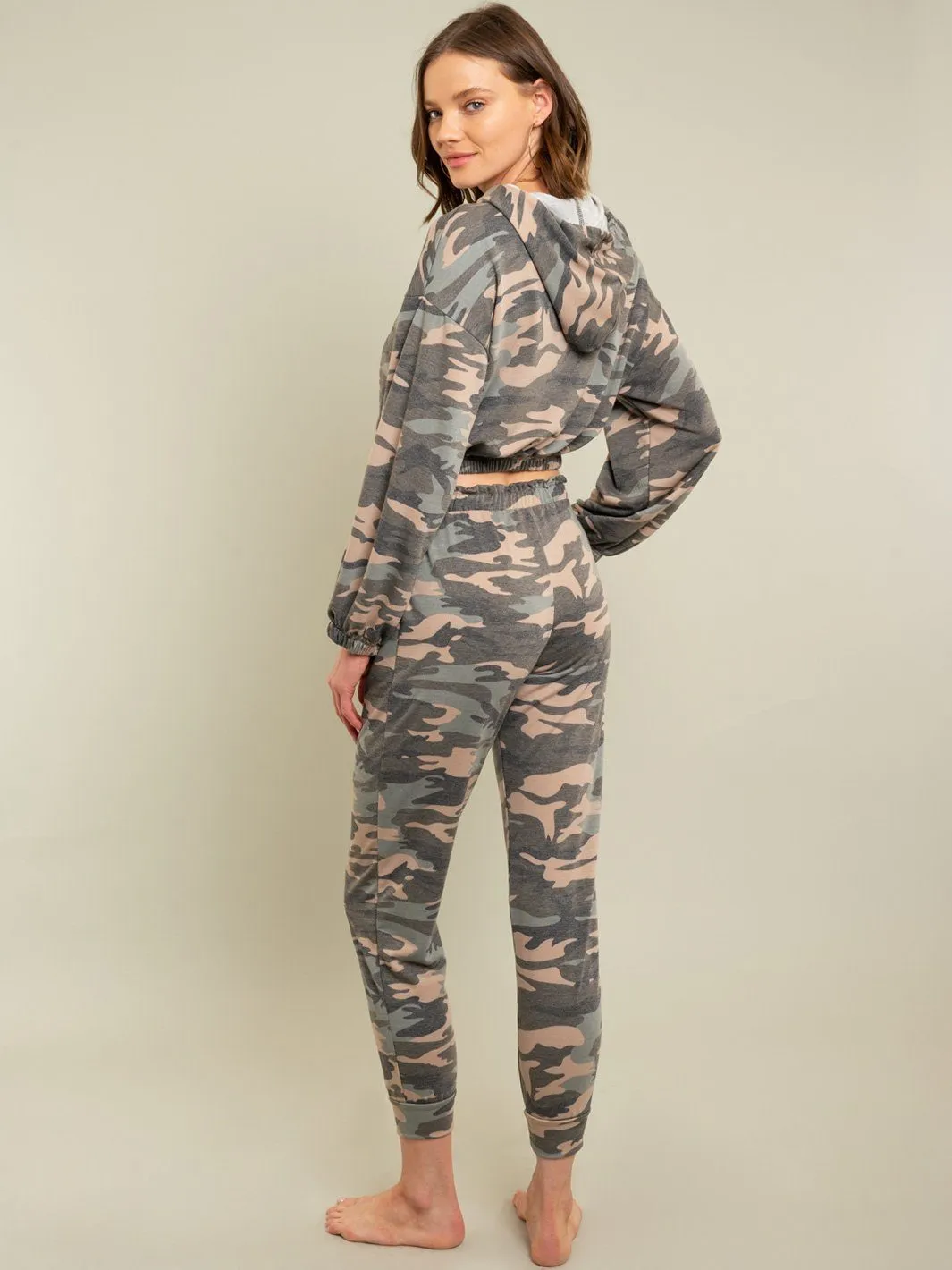 WOMEN'S 2 PC. CAMOUFLAGE SET